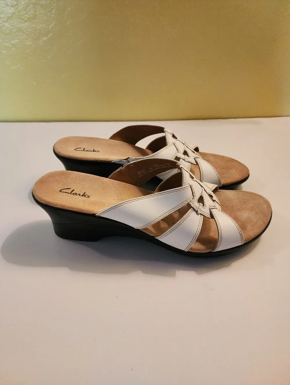 Vintage Clarks White Leather Sandal Pumps with Cute Cutouts